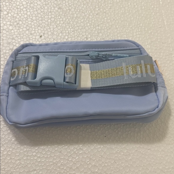 Elegant lululemon athletica Light Blue fanny pack - Picture 2 of 3